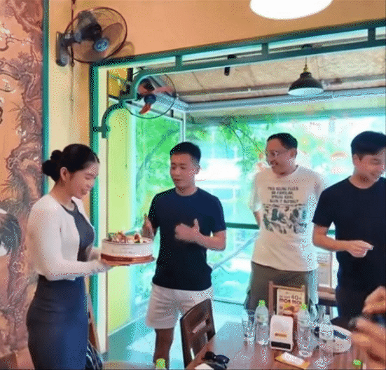 "Chị em rọt" Hằng Du Mục và Quang Linh Vlogs thân thiết nhau như thế nào?- Ảnh 14. "Chị em rọt" Hằng Du Mục và Quang Linh Vlogs thân thiết nhau như thế nào?- Ảnh 14.