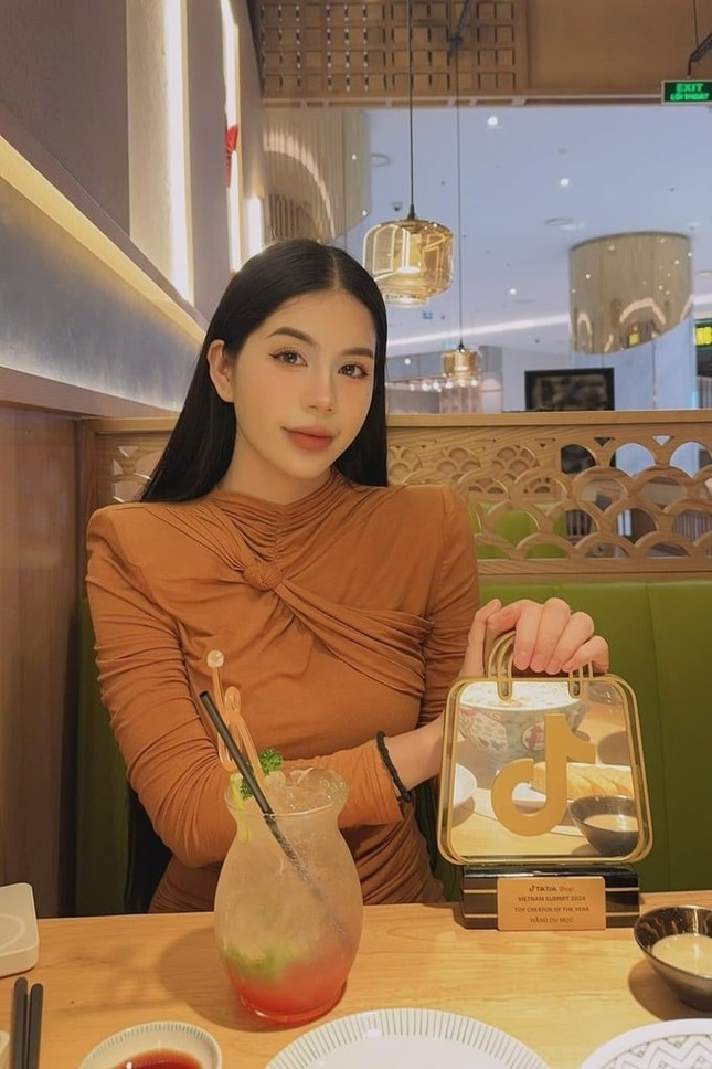 Hằng Du Mục chia sẻ về cách phụ nữ yêu mình: Hằng Du Mục chia sẻ về cách phụ nữ yêu mình: