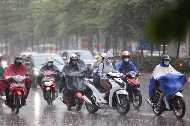 Hà Nội có thể đón nhiều đợt mưa to- Ảnh 1. Hà Nội có thể đón nhiều đợt mưa to- Ảnh 1.