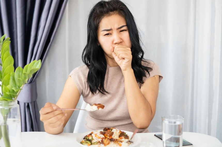 Ho 7 năm nhưng khám không ra bệnh, người phụ nữ ngỡ ngàng khi thấy nguyên nhân bẽ bàng- Ảnh 3. Ho 7 năm nhưng khám không ra bệnh, người phụ nữ ngỡ ngàng khi thấy nguyên nhân bẽ bàng- Ảnh 3.