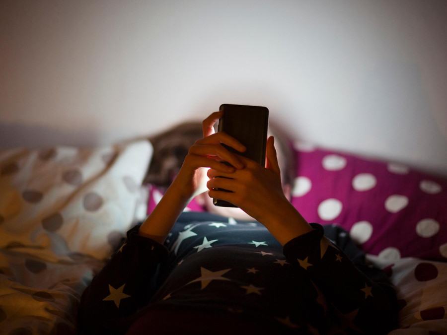 Những tác hại khôn lường khi dùng điện thoại thông minh quá nhiều- Ảnh 1.