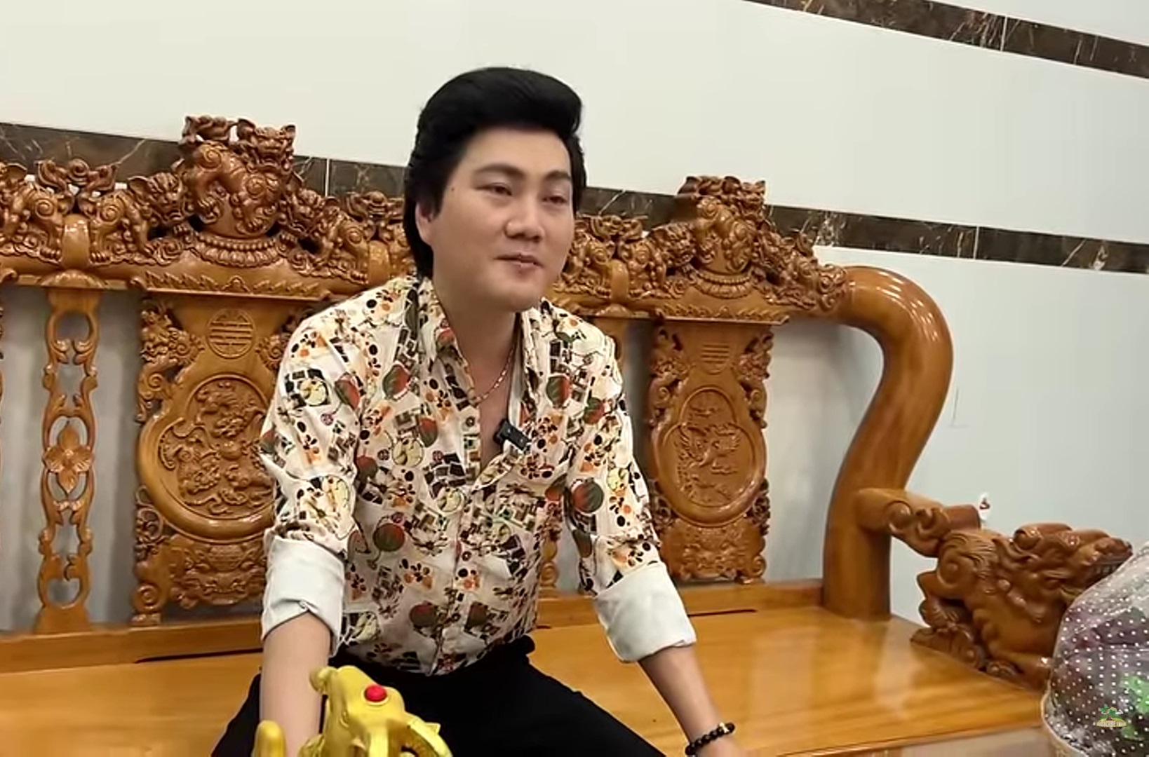 Một nam NSƯT 41 tuổi: Đi hát 20 năm tích cóp tiền bạc mua được nhà 5 tầng bề thế- Ảnh 2. Một nam NSƯT 41 tuổi: Đi hát 20 năm tích cóp tiền bạc mua được nhà 5 tầng bề thế- Ảnh 2.