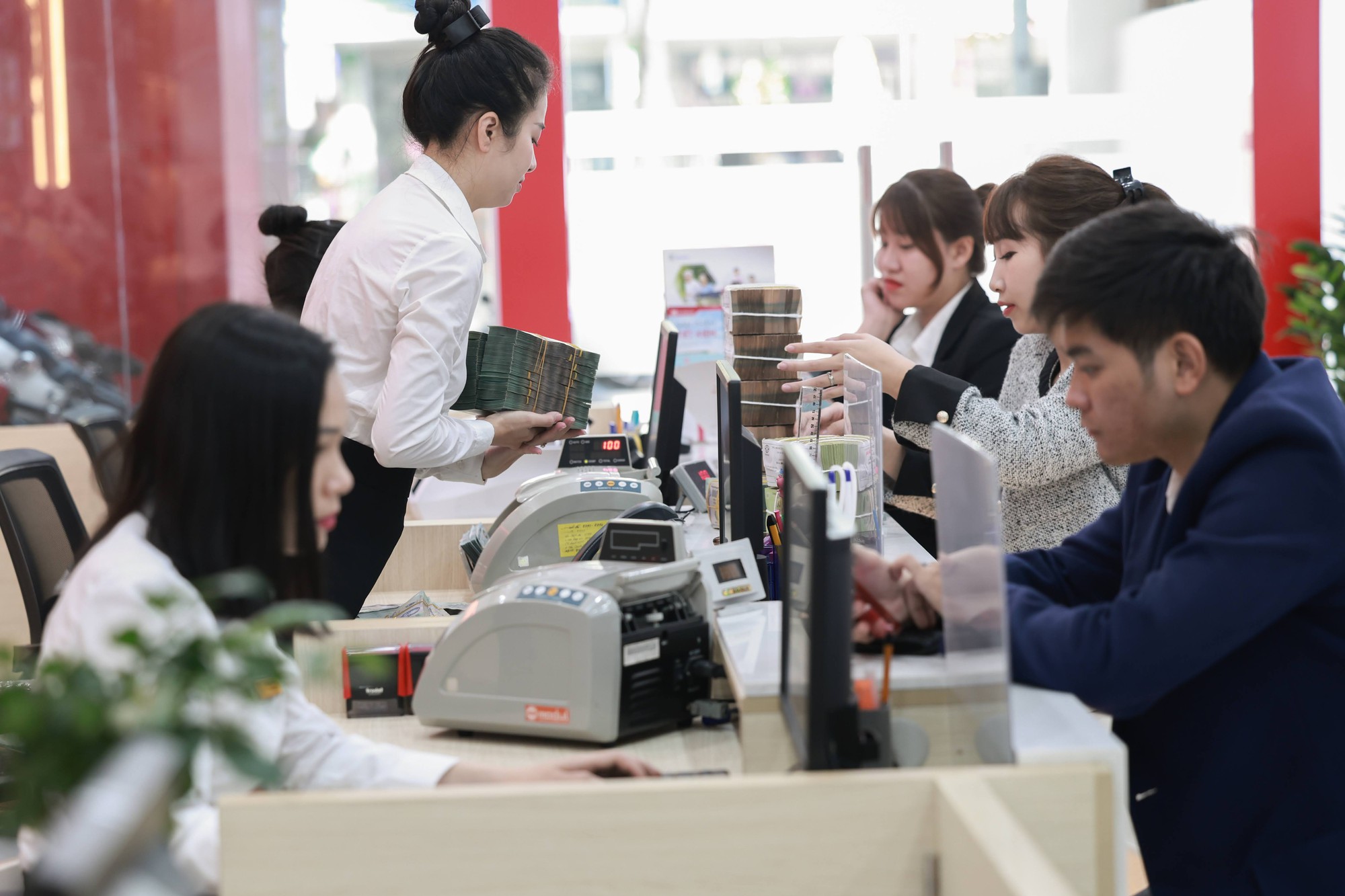 27 ngân hàng lợi nhuận gần 61.000 tỷ đồng- Ảnh 1.