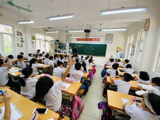 Ngổn ngang nỗi lo đầu năm học- Ảnh 1. Ngổn ngang nỗi lo đầu năm học- Ảnh 1.