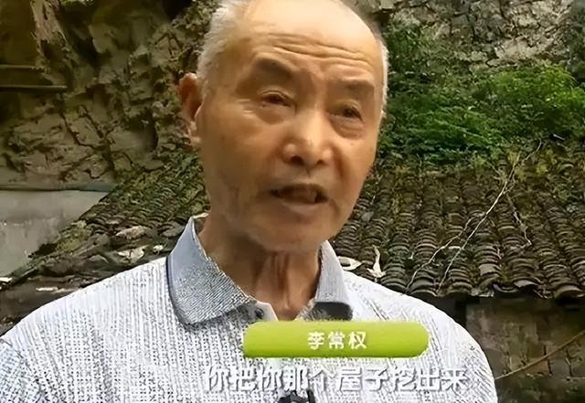 Đào hố sâu 16m trong nhà, người đàn ông phát hiện dòng suối lạ sản sinh cả tấn cá mỗi ngày: Người người đổ xô đến xem, thu được tiền tỷ mỗi năm- Ảnh 1. Đào hố sâu 16m trong nhà, người đàn ông phát hiện dòng suối lạ sản sinh cả tấn cá mỗi ngày: Người người đổ xô đến xem, thu được tiền tỷ mỗi năm- Ảnh 1.
