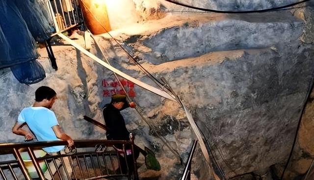 Đào hố sâu 16m trong nhà, người đàn ông phát hiện dòng suối lạ sản sinh cả tấn cá mỗi ngày: Người người đổ xô đến xem, thu được tiền tỷ mỗi năm- Ảnh 6. Đào hố sâu 16m trong nhà, người đàn ông phát hiện dòng suối lạ sản sinh cả tấn cá mỗi ngày: Người người đổ xô đến xem, thu được tiền tỷ mỗi năm- Ảnh 6.