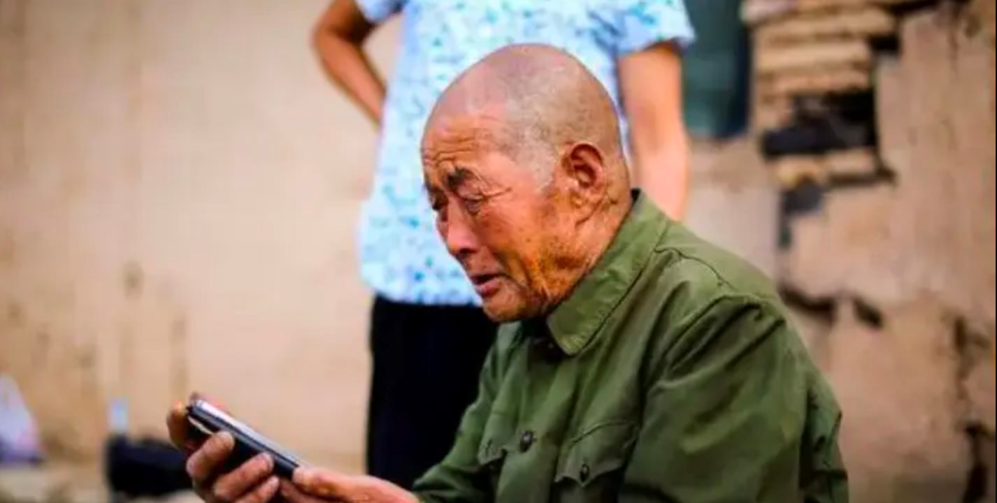 Cha qua đời, cậu con trai phát hiện sổ tiết kiệm 700 triệu ông để lại không còn đồng nào, hàng xóm lên tiếng: Số tiền này đã thuộc về người khác- Ảnh 2. Cha qua đời, cậu con trai phát hiện sổ tiết kiệm 700 triệu ông để lại không còn đồng nào, hàng xóm lên tiếng: Số tiền này đã thuộc về người khác- Ảnh 2.