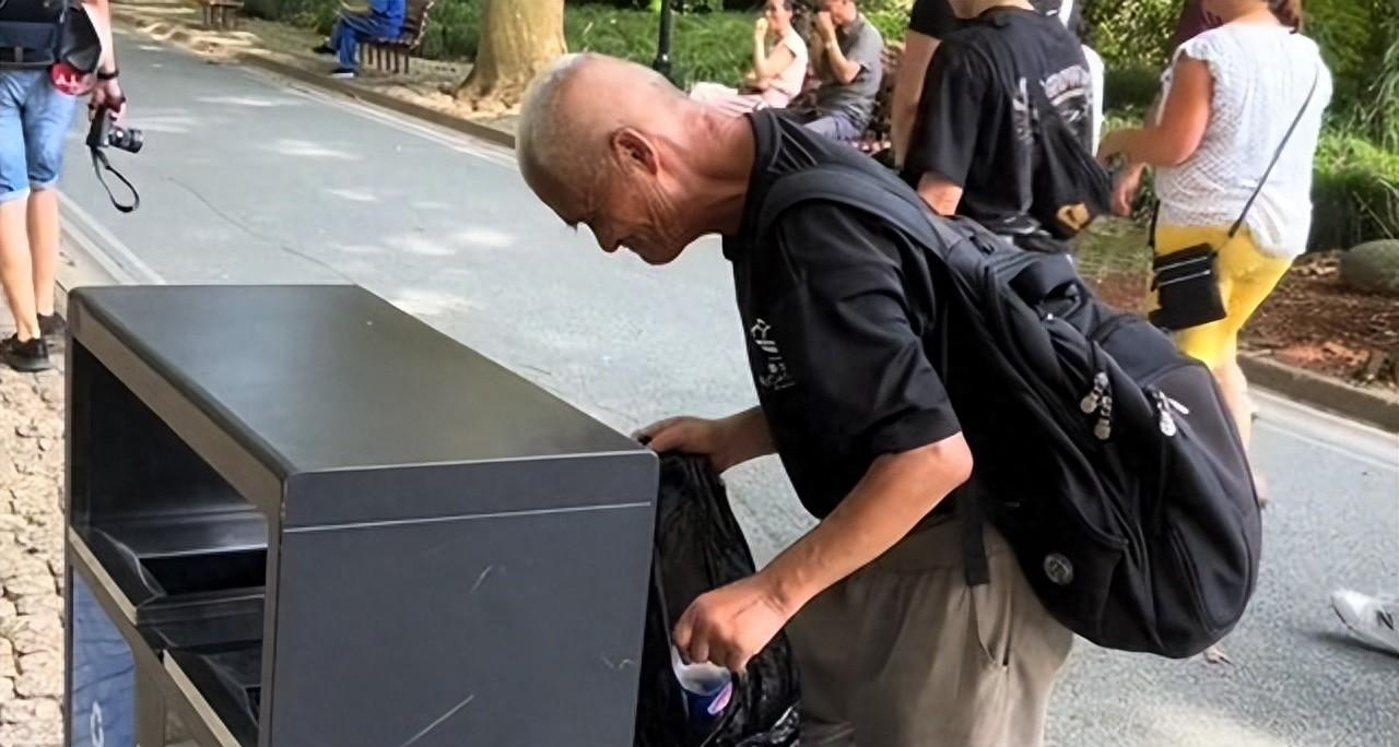 photo-1723621761414 photo-1723621761414