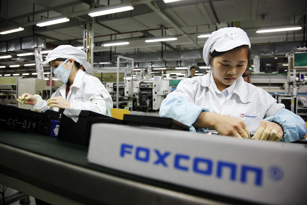 Foxconn sắp mở nhà máy làm linh kiện xe điện ở Việt Nam: Xu thế đổ hàng tỷ USD làm 'iPhone 4 bánh' của các hãng điện thoại- Ảnh 1.