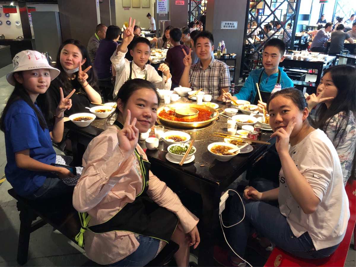 Đi họp lớp, tôi tự nguyện trả hơn 50 triệu, lúc gần về nghe được lời nói sau lưng của bạn học mà chỉ muốn khóc- Ảnh 1. Đi họp lớp, tôi tự nguyện trả hơn 50 triệu, lúc gần về nghe được lời nói sau lưng của bạn học mà chỉ muốn khóc- Ảnh 1.