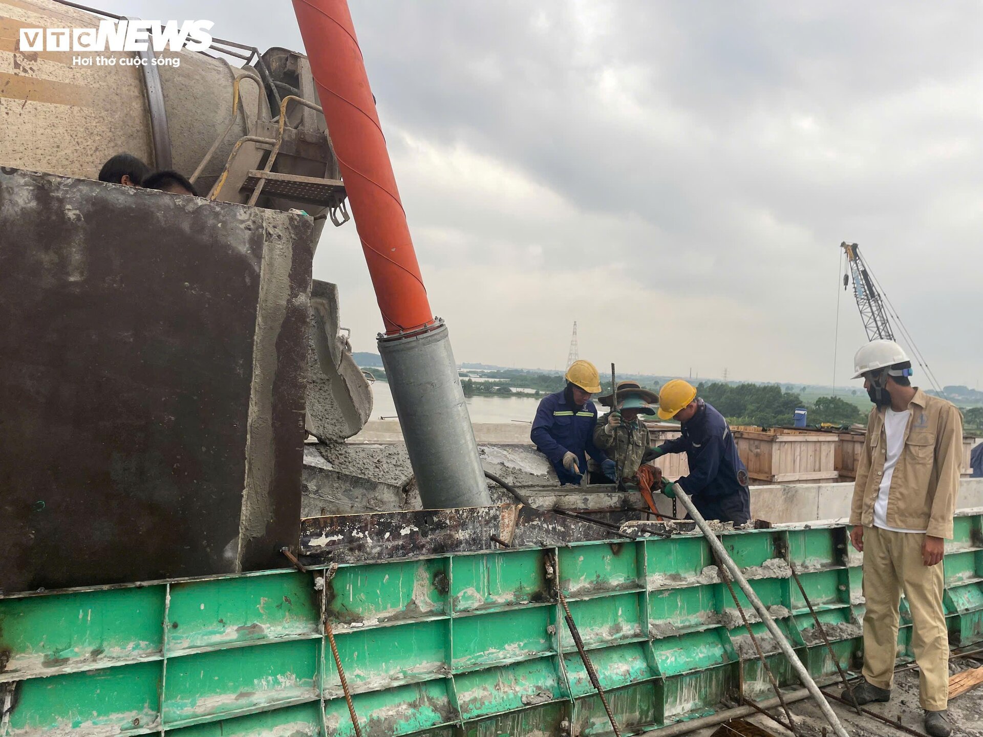 Ngắm cây cầu dây văng lớn nhất tỉnh Bắc Giang trước ngày thông xe- Ảnh 12.