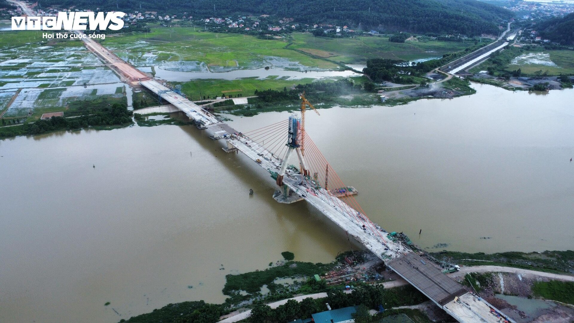 Ngắm cây cầu dây văng lớn nhất tỉnh Bắc Giang trước ngày thông xe- Ảnh 15.