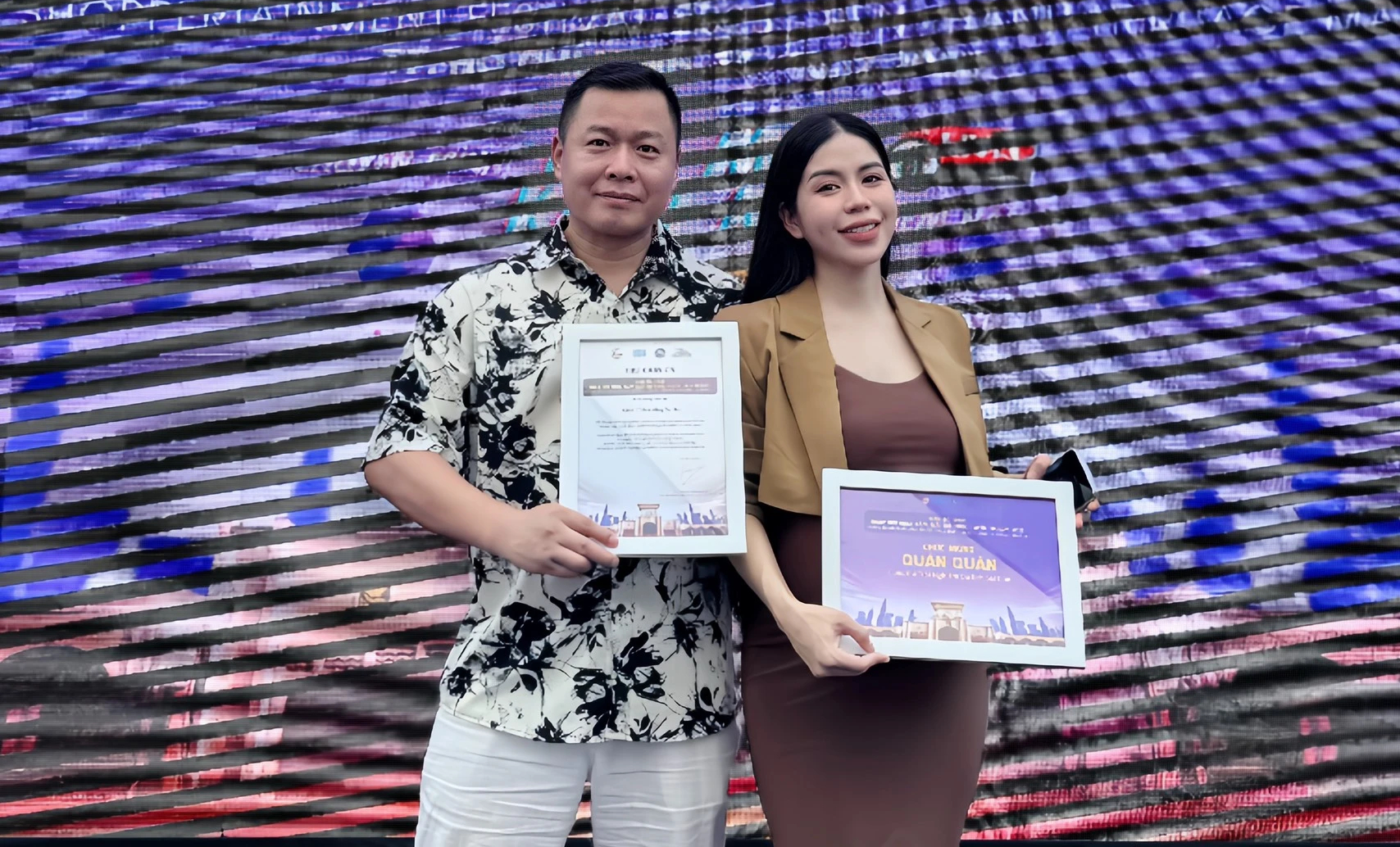Phẫn nộ hình ảnh Hằng Du Mục và Quang Linh Vlogs bị cắt ghép- Ảnh 7. Phẫn nộ hình ảnh Hằng Du Mục và Quang Linh Vlogs bị cắt ghép- Ảnh 7.