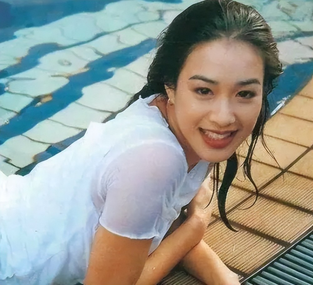 Nữ thần gốc Việt tuổi U60 có thân hình căng tràn sức sống nhờ 3 bí quyết ai cũng làm được- Ảnh 1. Nữ thần gốc Việt tuổi U60 có thân hình căng tràn sức sống nhờ 3 bí quyết ai cũng làm được- Ảnh 1.