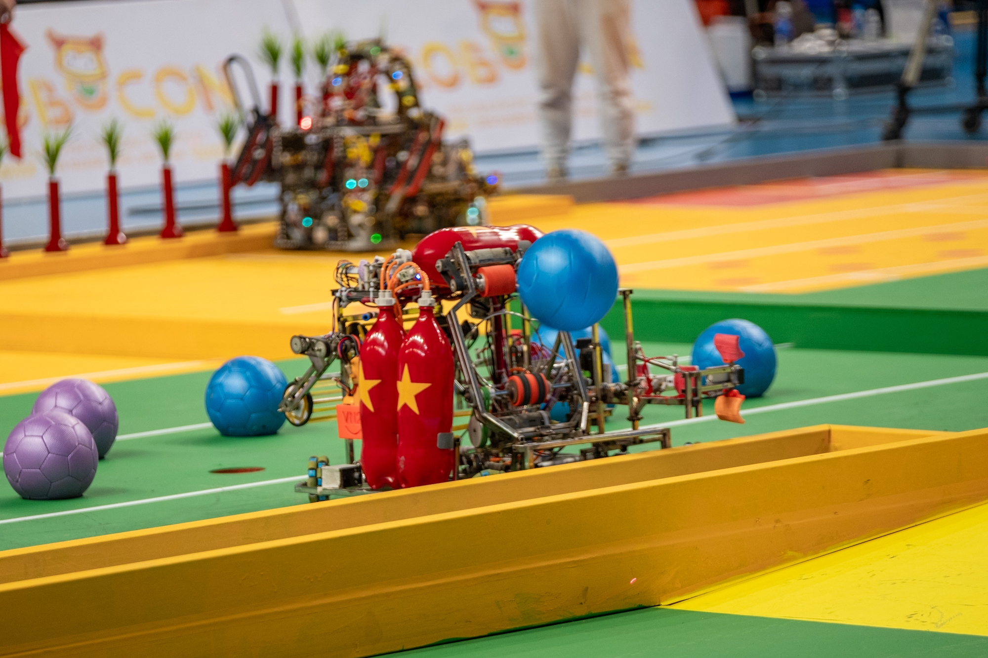 Phỏng vấn nhanh 2 đại diện Việt Nam tại ABU Robocon 2024: Coi nhau như đồng đội, tất cả vì màu cờ sắc áo- Ảnh 4.