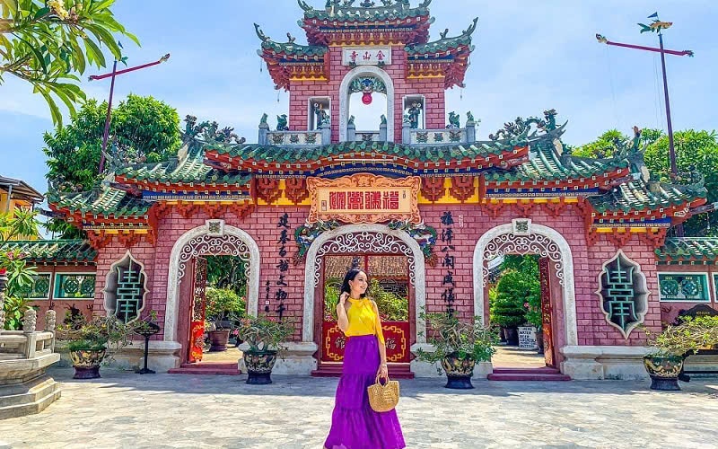 Việt Nam có 1 địa danh nổi tiếng được Tạp chí Mỹ vinh danh là điểm đến an toàn nhất thế giới khi du lịch 1 mình: Toàn điểm check in triệu view, hút hơn 2,3 triệu lượt khách từ đầu năm- Ảnh 11. Việt Nam có 1 địa danh nổi tiếng được Tạp chí Mỹ vinh danh là điểm đến an toàn nhất thế giới khi du lịch 1 mình: Toàn điểm check in triệu view, hút hơn 2,3 triệu lượt khách từ đầu năm- Ảnh 11.