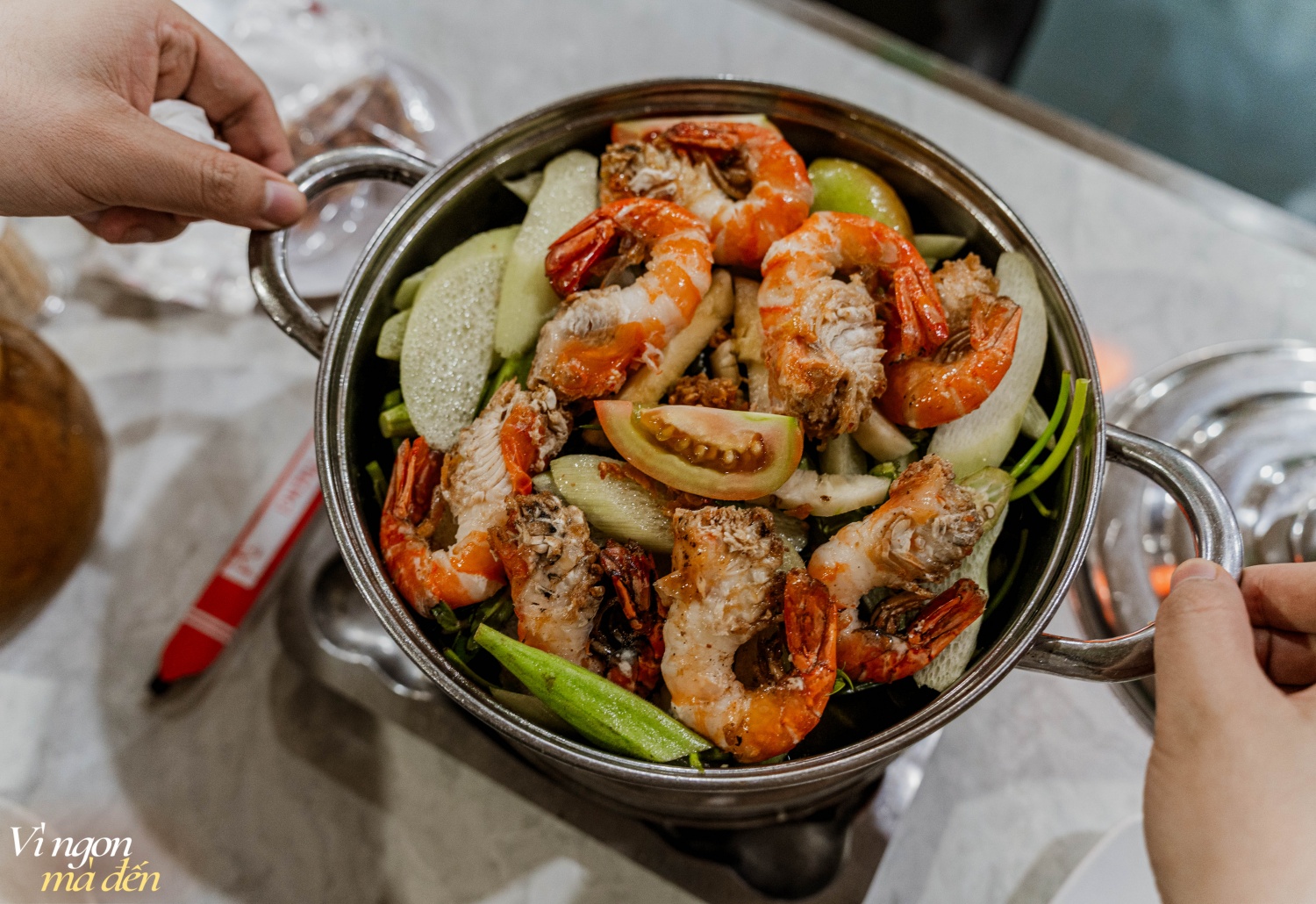 Quán lẩu tôm càng hơn 30 năm tuổi nằm khuất trong hẻm sâu nhưng lúc nào cũng đông khách, nhiều gia đình không ngại vượt hàng chục km tới ăn- Ảnh 3. Quán lẩu tôm càng hơn 30 năm tuổi nằm khuất trong hẻm sâu nhưng lúc nào cũng đông khách, nhiều gia đình không ngại vượt hàng chục km tới ăn- Ảnh 3.