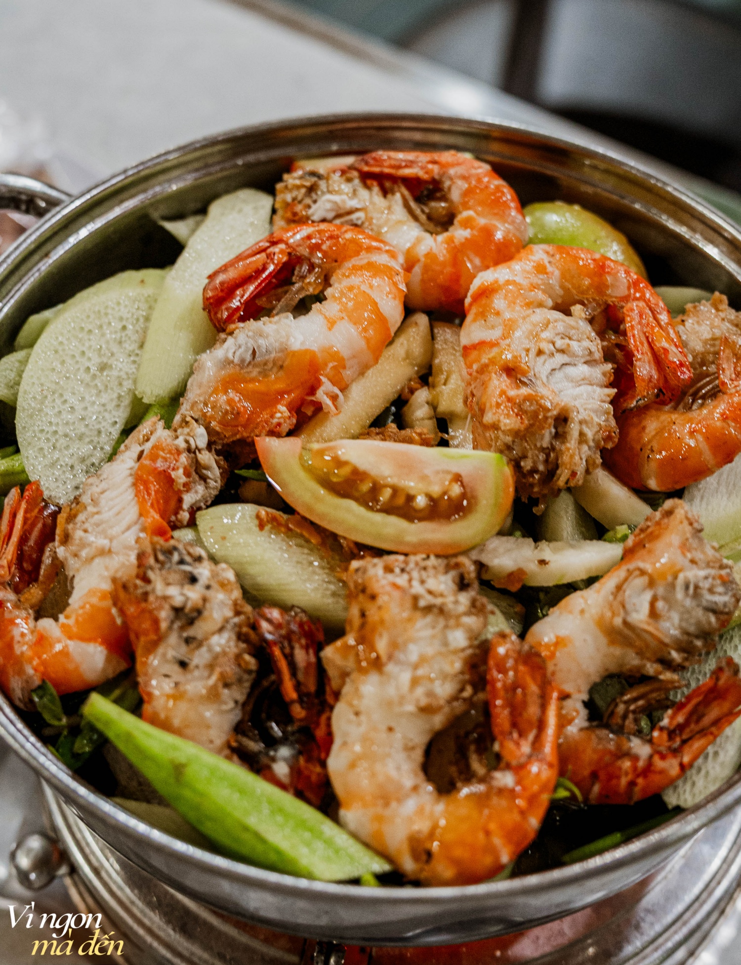 Quán lẩu tôm càng hơn 30 năm tuổi nằm khuất trong hẻm sâu nhưng lúc nào cũng đông khách, nhiều gia đình không ngại vượt hàng chục km tới ăn- Ảnh 4. Quán lẩu tôm càng hơn 30 năm tuổi nằm khuất trong hẻm sâu nhưng lúc nào cũng đông khách, nhiều gia đình không ngại vượt hàng chục km tới ăn- Ảnh 4.