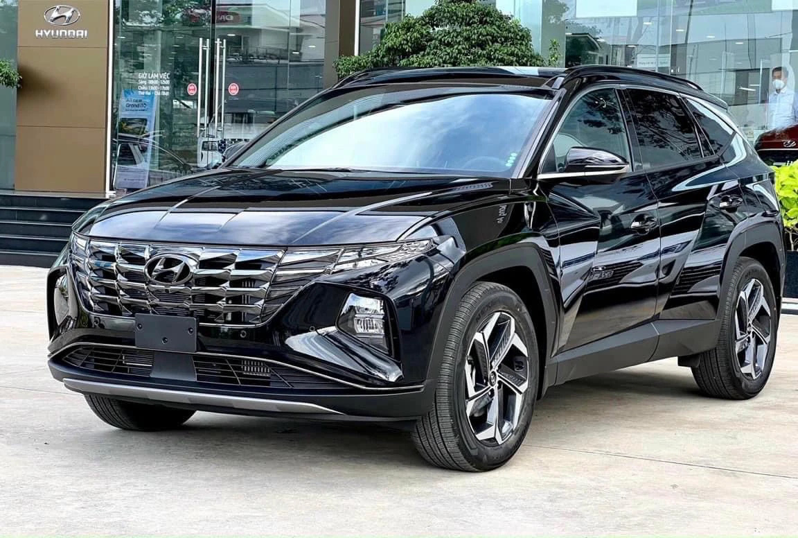 Hyundai Tucson giảm giá hơn 30 triệu đồng tại đại lý: Chỉ còn 2 bản, dễ dọn kho chờ bản nâng cấp mới ra mắt đấu CX-5- Ảnh 1.