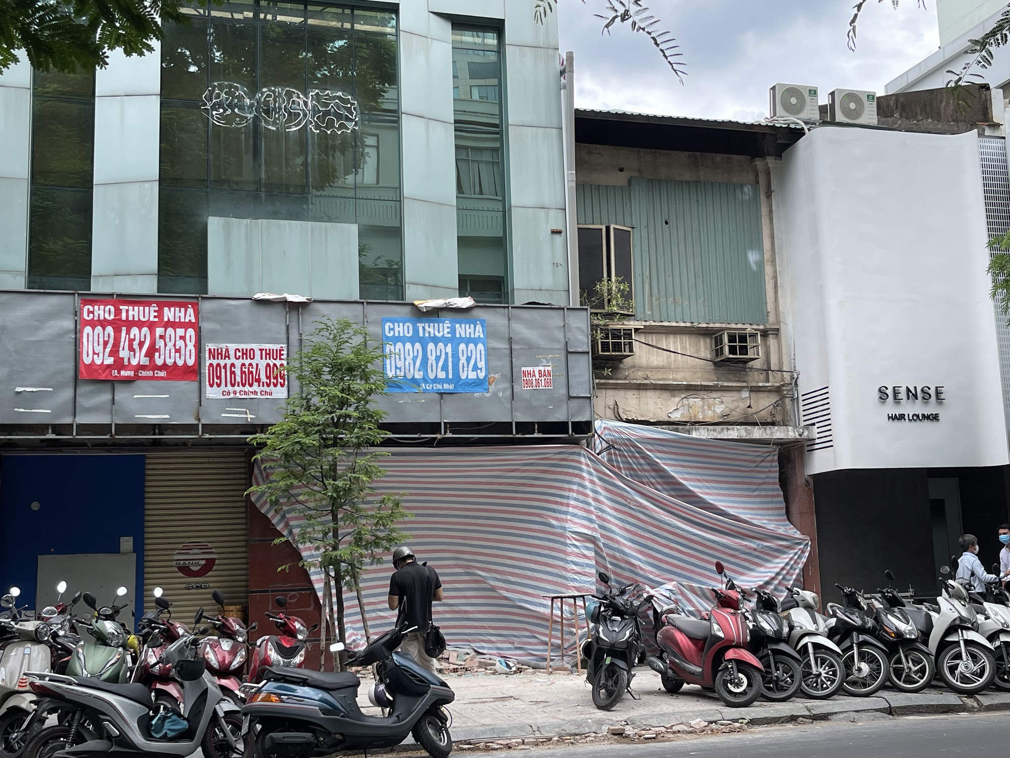 Sập sàn một toà nhà ở quận 1, TP HCM- Ảnh 1. Sập sàn một toà nhà ở quận 1, TP HCM- Ảnh 1.