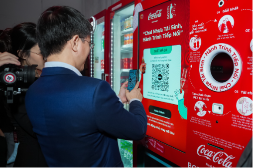 Coca-Cola kỷ niệm 30 năm và khởi động chương trình "Chai nhựa tái sinh, hành trình tiếp nối"- Ảnh 2.