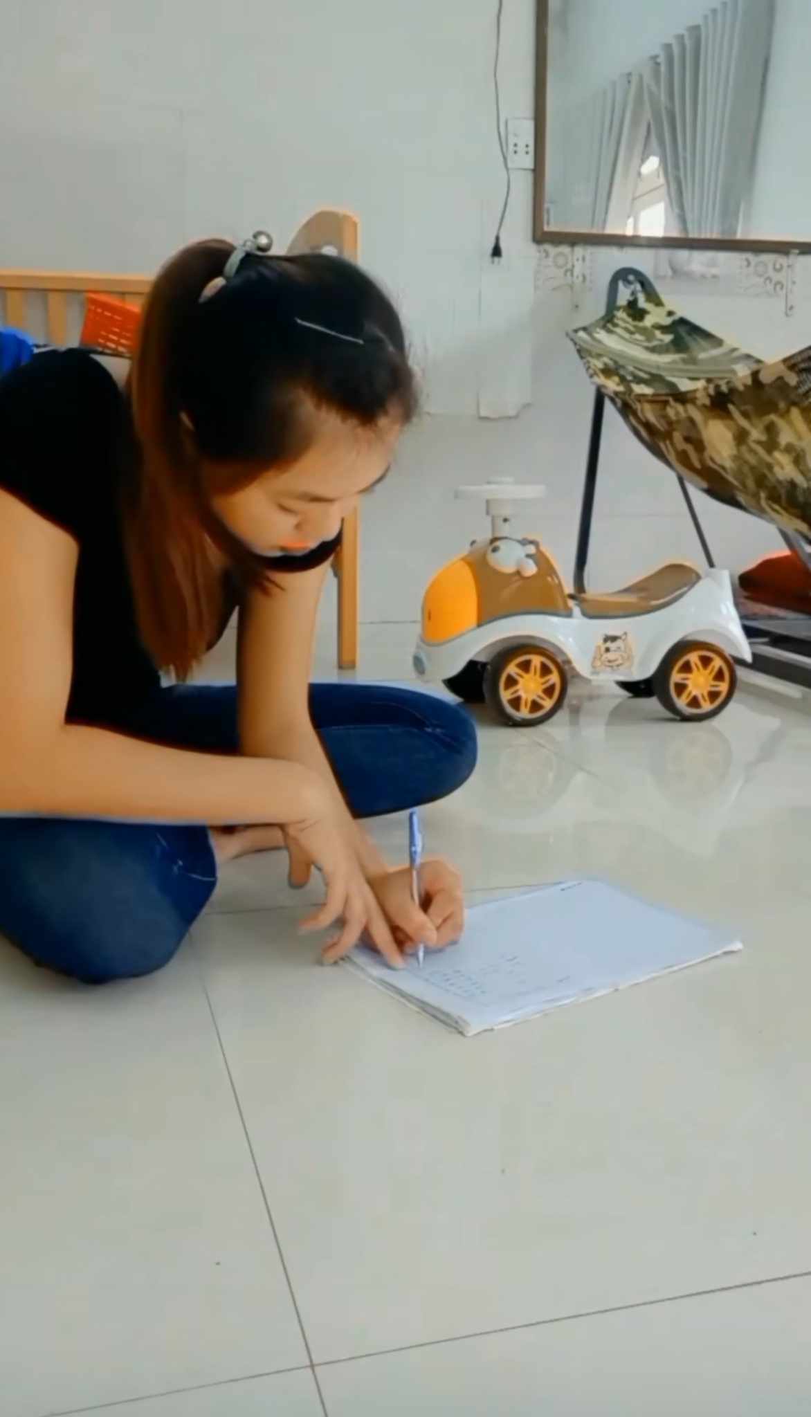 Mẹ bỉm ở quê, nuôi con nhỏ, chi tiêu 5 triệu/tháng nhưng vẫn đau đầu vì muốn giảm xuống còn 3 triệu/tháng- Ảnh 1. Mẹ bỉm ở quê, nuôi con nhỏ, chi tiêu 5 triệu/tháng nhưng vẫn đau đầu vì muốn giảm xuống còn 3 triệu/tháng- Ảnh 1.