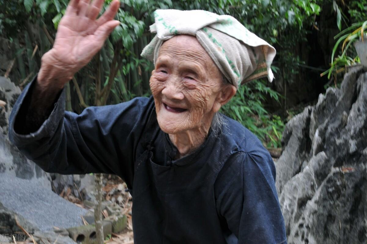 Cụ bà U95 có mạch máu khỏe như tuổi 60: bí quyết gồm 3 việc, không phải ăn kiêng, tập thể dục chỉ đứng thứ 2- Ảnh 1. Cụ bà U95 có mạch máu khỏe như tuổi 60: bí quyết gồm 3 việc, không phải ăn kiêng, tập thể dục chỉ đứng thứ 2- Ảnh 1.