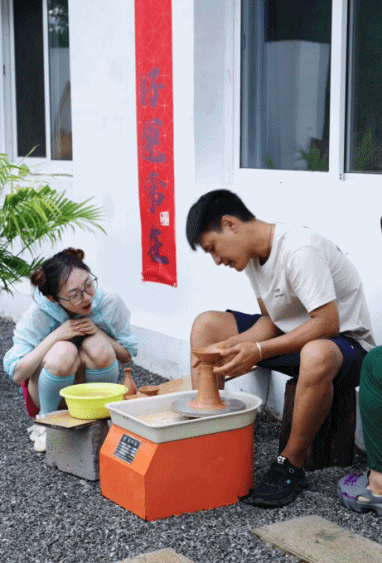 "Viện dưỡng lão" thanh niên gây tranh cãi: Tiền thuê mỗi tháng 5 triệu đồng, người trên 45 tuổi không được ở- Ảnh 16. "Viện dưỡng lão" thanh niên gây tranh cãi: Tiền thuê mỗi tháng 5 triệu đồng, người trên 45 tuổi không được ở- Ảnh 16.