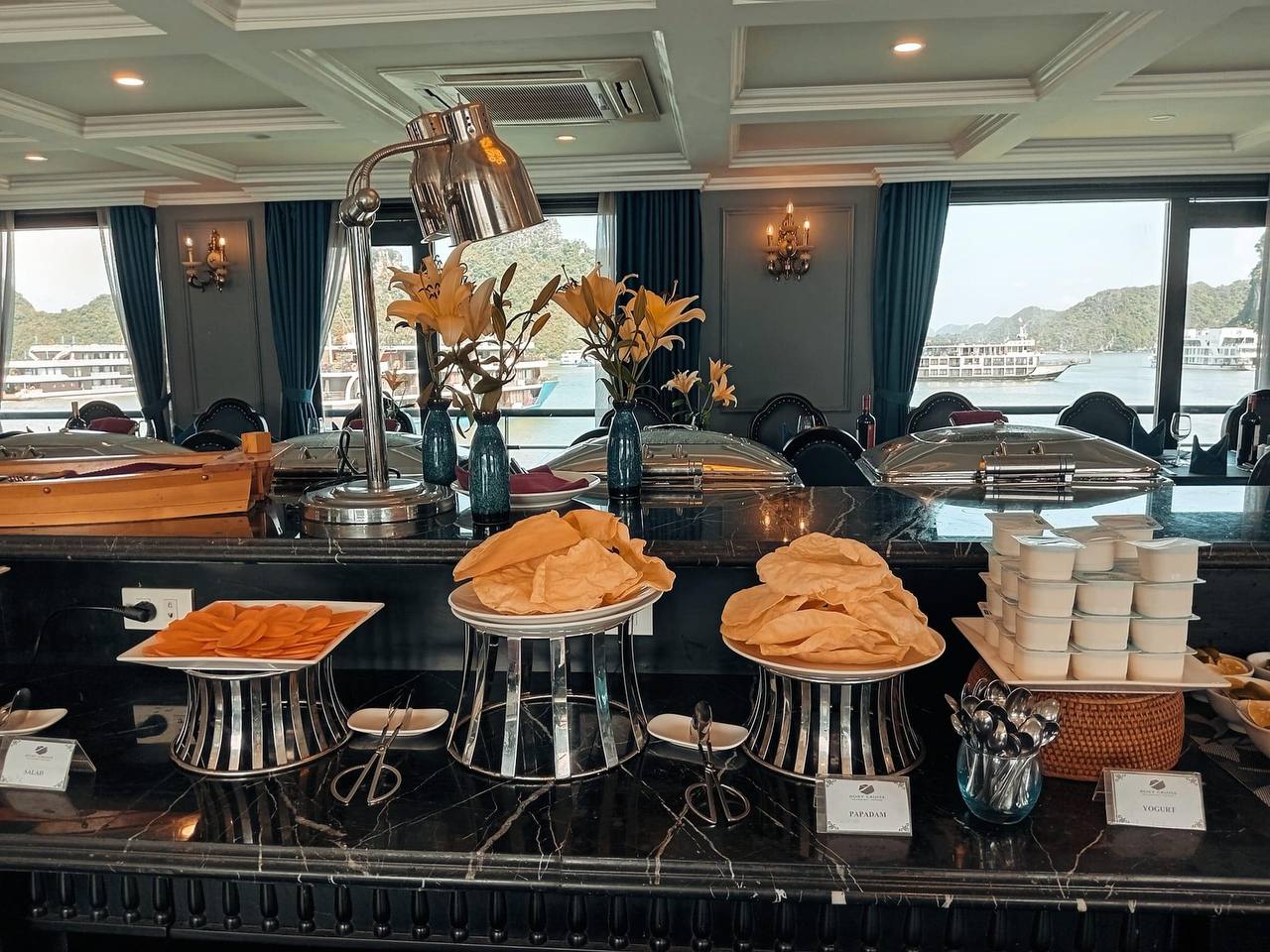 Tiết lộ thực đơn toàn rau củ quả của đoàn khách Ấn Độ trên du thuyền giữa Vịnh Hạ Long- Ảnh 3. Tiết lộ thực đơn toàn rau củ quả của đoàn khách Ấn Độ trên du thuyền giữa Vịnh Hạ Long- Ảnh 3.