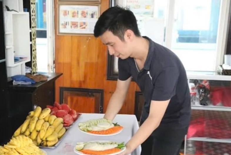 Tiết lộ thực đơn toàn rau củ quả của đoàn khách Ấn Độ trên du thuyền giữa Vịnh Hạ Long- Ảnh 2. Tiết lộ thực đơn toàn rau củ quả của đoàn khách Ấn Độ trên du thuyền giữa Vịnh Hạ Long- Ảnh 2.