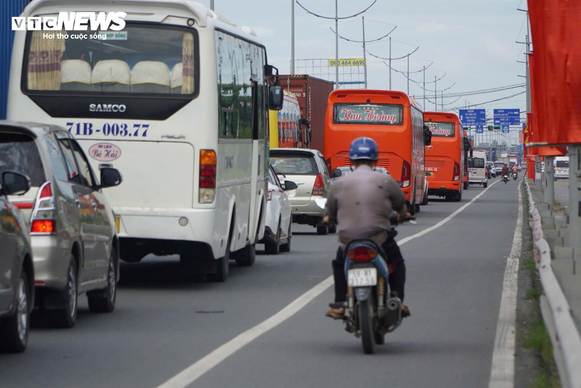 TP.HCM: Cửa ngõ miền Tây, đường dẫn lên cao tốc ùn ứ ngày đầu nghỉ lễ 2/9- Ảnh 5.