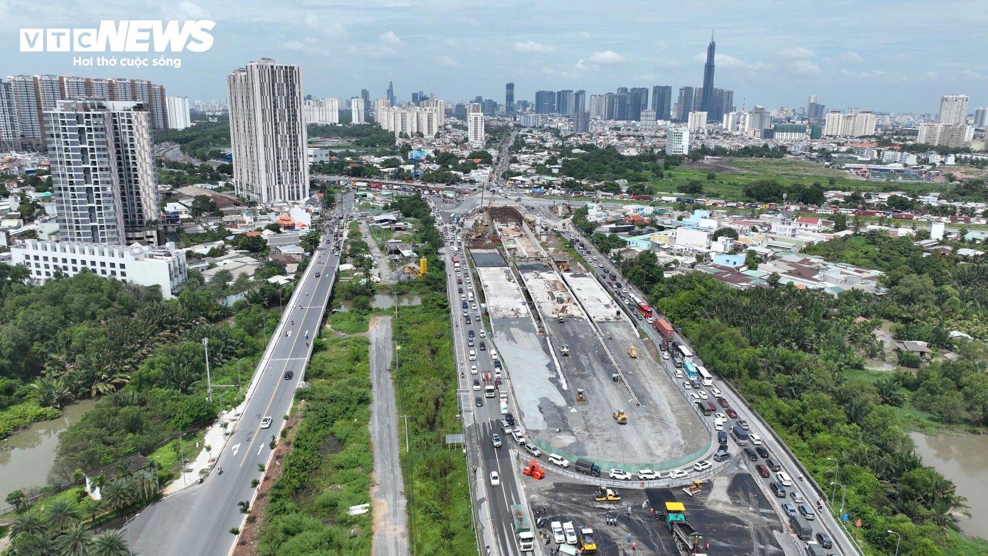 TP.HCM: Cửa ngõ miền Tây, đường dẫn lên cao tốc ùn ứ ngày đầu nghỉ lễ 2/9- Ảnh 13.