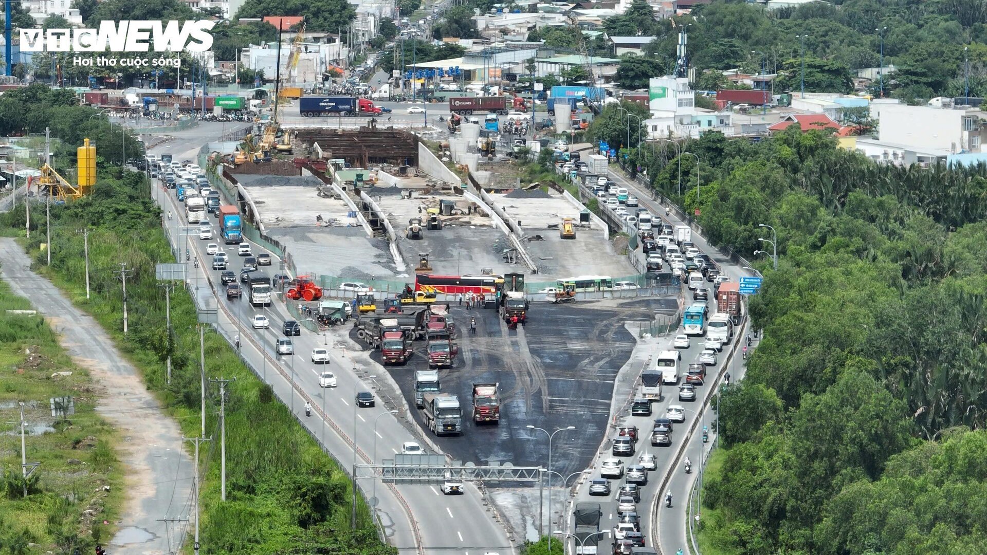 TP.HCM: Cửa ngõ miền Tây, đường dẫn lên cao tốc ùn ứ ngày đầu nghỉ lễ 2/9- Ảnh 10.