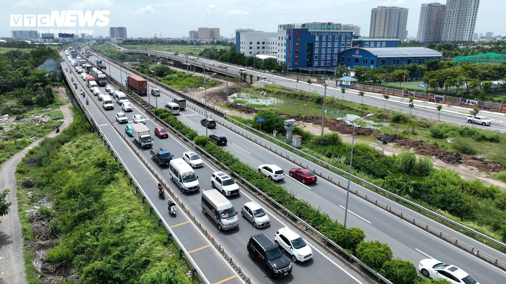 TP.HCM: Cửa ngõ miền Tây, đường dẫn lên cao tốc ùn ứ ngày đầu nghỉ lễ 2/9- Ảnh 12.