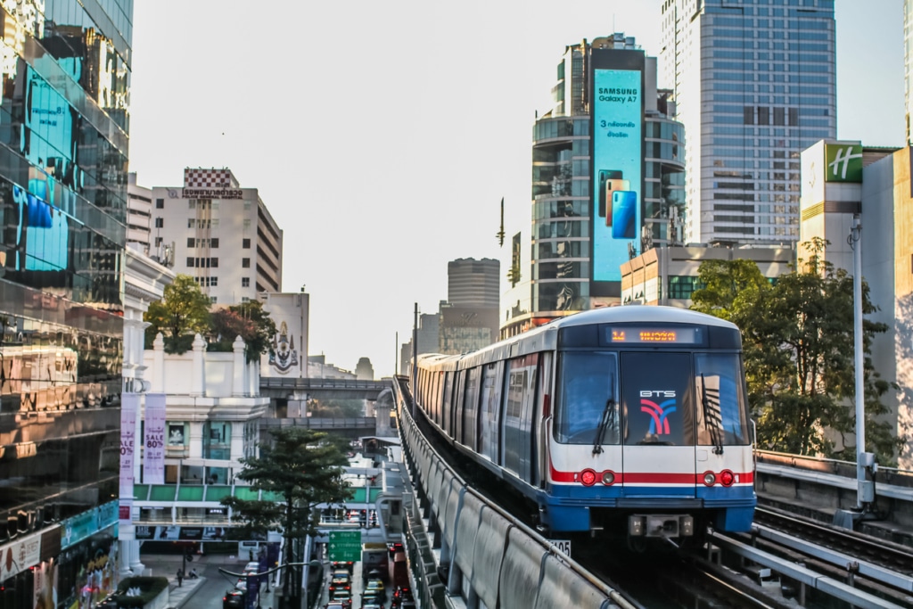 Láng giềng bước vào thập kỷ tăng trưởng thấp, Việt Nam sẽ là đầu tàu của kinh tế khu vực- Ảnh 2. Láng giềng bước vào thập kỷ tăng trưởng thấp, Việt Nam sẽ là đầu tàu của kinh tế khu vực- Ảnh 2.