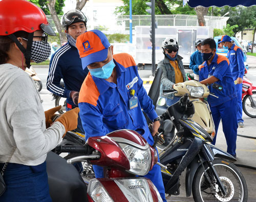 Giảm thuế với xăng dầu, ngân sách "hụt" hơn 19.700 tỉ đồng- Ảnh 1. Giảm thuế với xăng dầu, ngân sách "hụt" hơn 19.700 tỉ đồng- Ảnh 1.