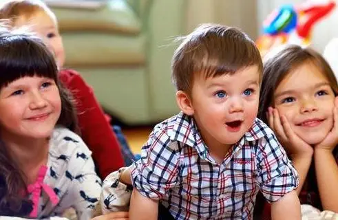 "Con tôi nhút nhát, không thể kết bạn ở lớp, phải làm sao?" Phụ huynh tinh tế làm 3 điều này cho con, đáng giá gấp 100 lần tiền bạc- Ảnh 1.