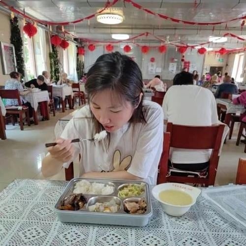 38 tuổi, cô gái dọn vào viện dưỡng lão sinh sống, mỗi tháng tốn 7 triệu đồng là có phòng riêng, ngày ăn 3 bữa: Sau cơn bạo bệnh vì làm việc lao lực, tôi nhận ra thế nào mới là đáng sống!- Ảnh 1. 38 tuổi, cô gái dọn vào viện dưỡng lão sinh sống, mỗi tháng tốn 7 triệu đồng là có phòng riêng, ngày ăn 3 bữa: Sau cơn bạo bệnh vì làm việc lao lực, tôi nhận ra thế nào mới là đáng sống!- Ảnh 1.