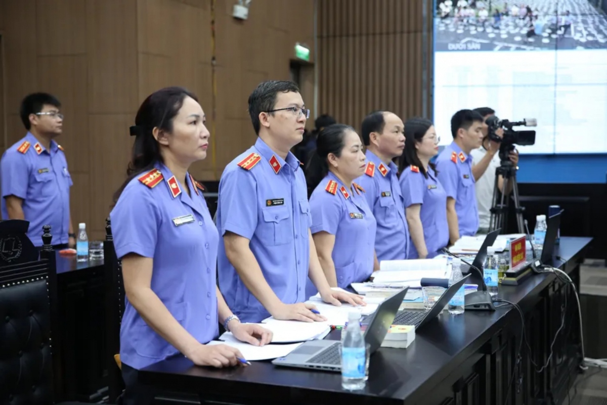 Hôm nay tòa tuyên án ông Trịnh Văn Quyết và đồng phạm- Ảnh 2. Hôm nay tòa tuyên án ông Trịnh Văn Quyết và đồng phạm- Ảnh 2.
