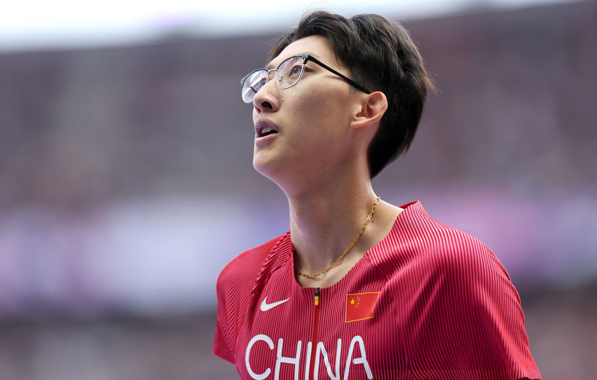 VĐV gây sốt tại Olympic vì giao diện "như đi thi học sinh giỏi", vừa đeo kính vừa chạy băng băng về đích- Ảnh 3. VĐV gây sốt tại Olympic vì giao diện "như đi thi học sinh giỏi", vừa đeo kính vừa chạy băng băng về đích- Ảnh 3.