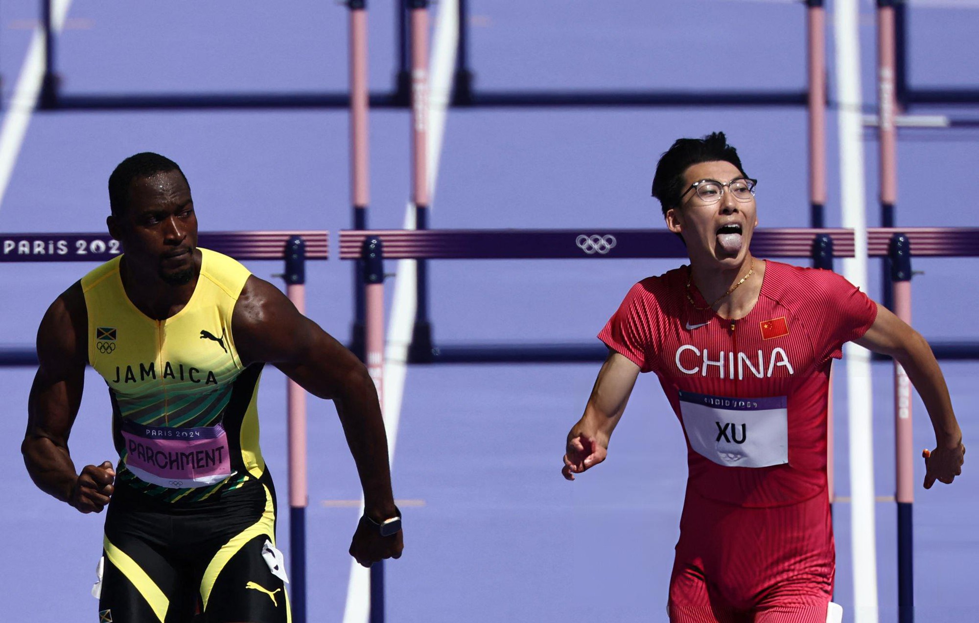 VĐV gây sốt tại Olympic vì giao diện "như đi thi học sinh giỏi", vừa đeo kính vừa chạy băng băng về đích- Ảnh 5. VĐV gây sốt tại Olympic vì giao diện "như đi thi học sinh giỏi", vừa đeo kính vừa chạy băng băng về đích- Ảnh 5.