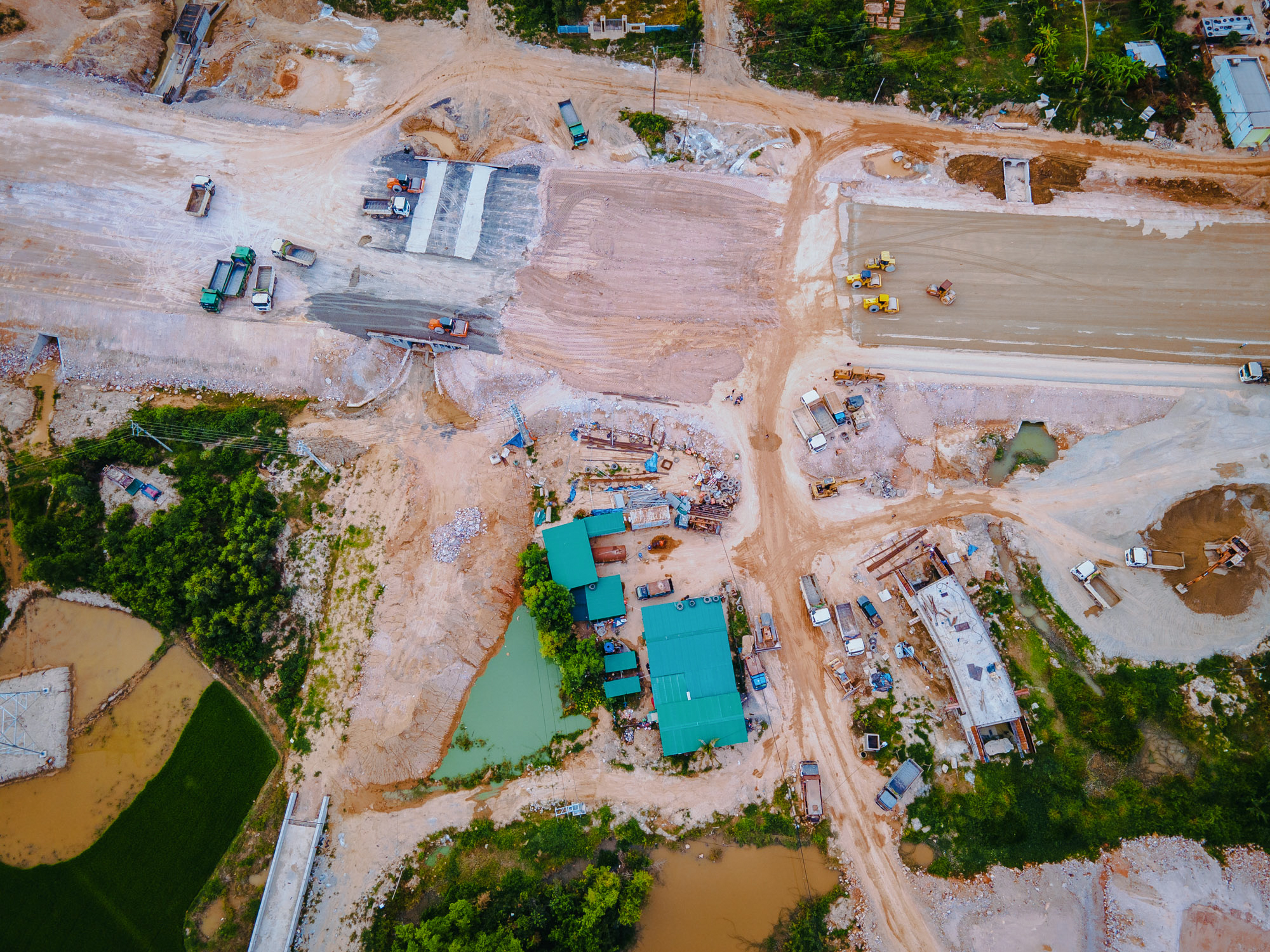 Đoạn cao tốc gần 12.000 tỷ, dự kiến vượt tiến độ 6 tháng, nhanh nhất trong các dự án thành phần cao tốc Bắc - Nam- Ảnh 2. Đoạn cao tốc gần 12.000 tỷ, dự kiến vượt tiến độ 6 tháng, nhanh nhất trong các dự án thành phần cao tốc Bắc - Nam- Ảnh 2.