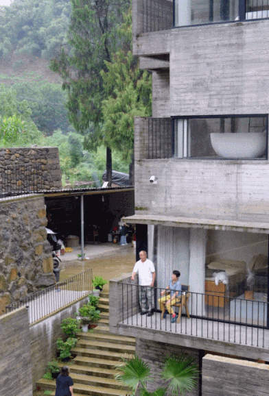 Hai chị em tiêu hết 7 tỷ đồng tiền tiết kiệm về quê xây nhà cho bố mẹ: "Nhà ở đâu, cội nguồn ở đó"- Ảnh 14. Hai chị em tiêu hết 7 tỷ đồng tiền tiết kiệm về quê xây nhà cho bố mẹ: "Nhà ở đâu, cội nguồn ở đó"- Ảnh 14.