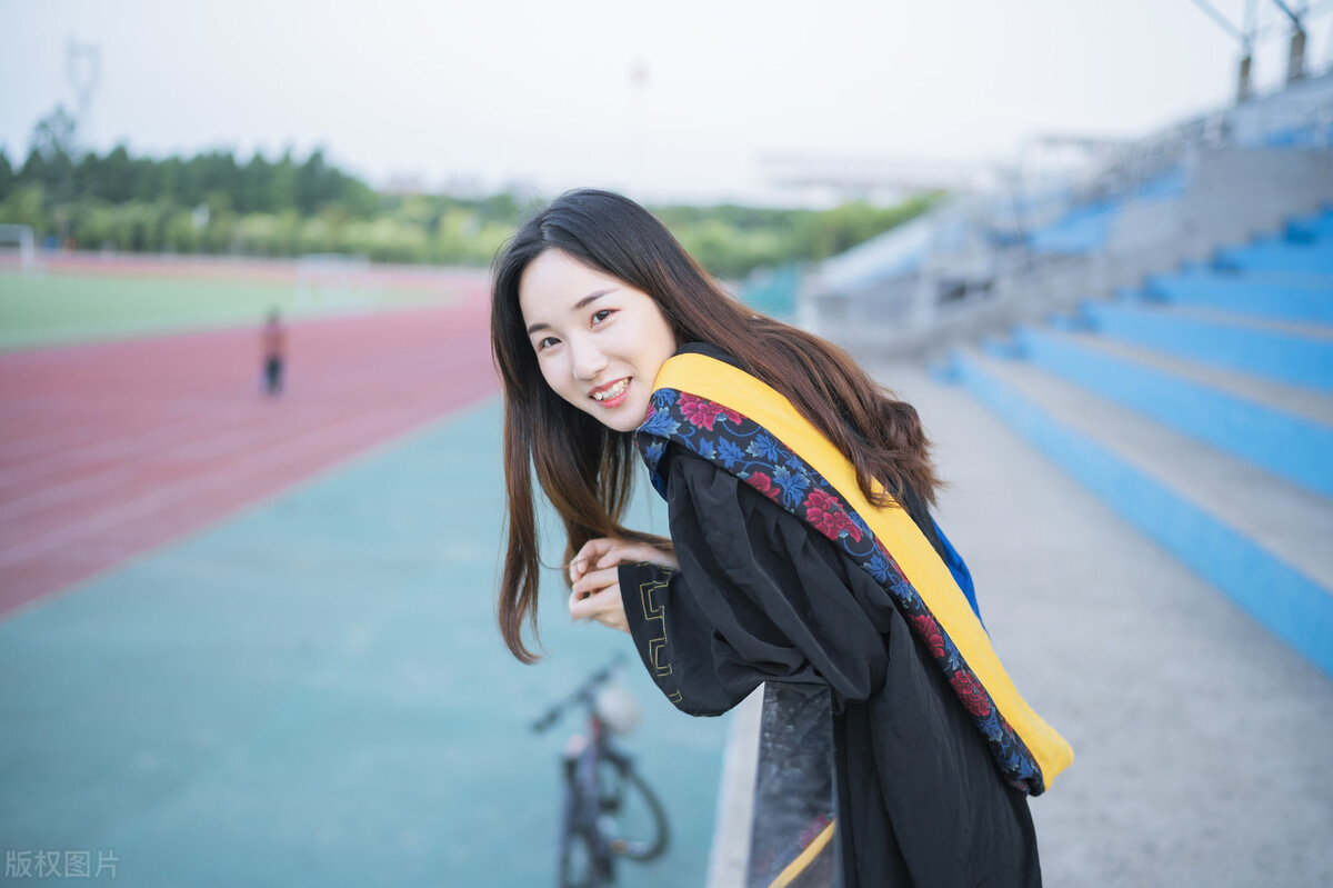 Nữ sinh thi đậu đại học top đầu, cha mẹ đích thân đưa đi nhập học, đến nơi xong bỗng dưng phẫn nộ bỏ về: “Biết thế thi lại còn hơn”- Ảnh 3. Nữ sinh thi đậu đại học top đầu, cha mẹ đích thân đưa đi nhập học, đến nơi xong bỗng dưng phẫn nộ bỏ về: “Biết thế thi lại còn hơn”- Ảnh 3.