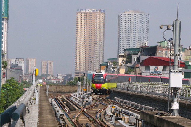 Metro Nhổn - ga Hà Nội chở khách miễn phí- Ảnh 1.