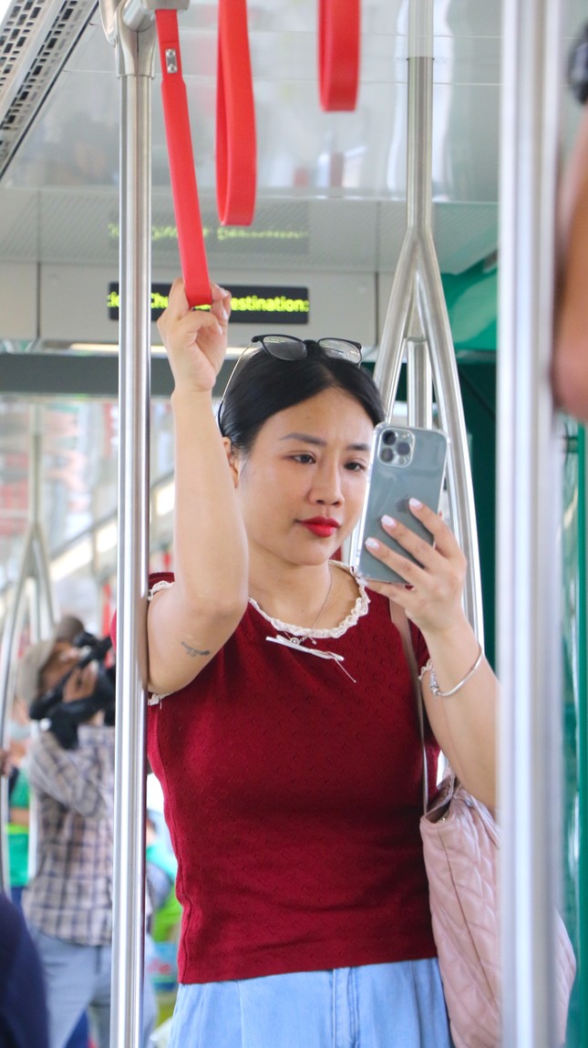 Metro Nhổn - ga Hà Nội chở khách miễn phí- Ảnh 11.