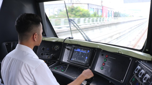 Metro Nhổn - ga Hà Nội chở khách miễn phí- Ảnh 2.