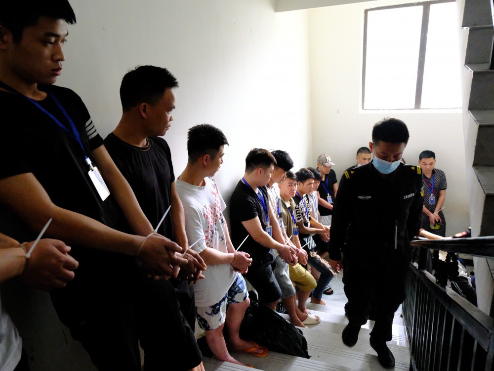 Đột kích 'sào huyệt' bắt nhóm lừa đảo quốc tế tại Tam Giác Vàng- Ảnh 2. Đột kích 'sào huyệt' bắt nhóm lừa đảo quốc tế tại Tam Giác Vàng- Ảnh 2.