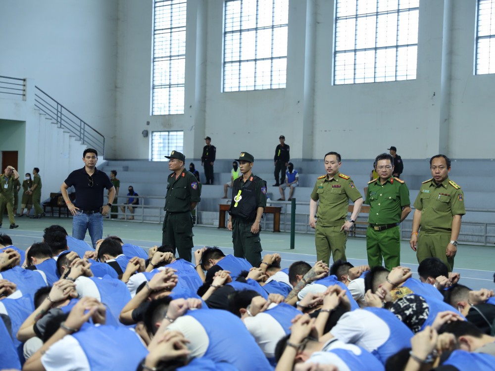 Đột kích 'sào huyệt' bắt nhóm lừa đảo quốc tế tại Tam Giác Vàng- Ảnh 8. Đột kích 'sào huyệt' bắt nhóm lừa đảo quốc tế tại Tam Giác Vàng- Ảnh 8.