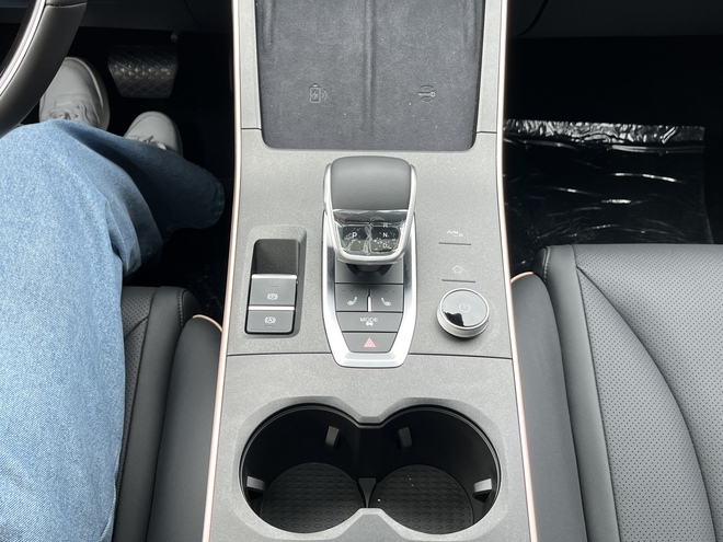 Omoda C5 chốt lịch bán tại Việt Nam: Đấu Seltos, Creta chơi lớn với bảo hành tới 1 triệu km- Ảnh 4. Omoda C5 chốt lịch bán tại Việt Nam: Đấu Seltos, Creta chơi lớn với bảo hành tới 1 triệu km- Ảnh 4.